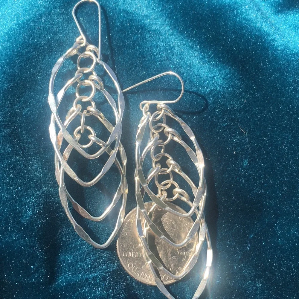 Faceted sparkly faceted swingy silver swingy artisan layered earrings NWOT